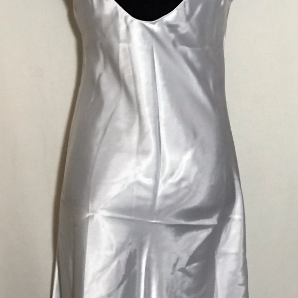 Women’s Night Gown and Robe combination..by Sarah Richard’s …size Medium - Picture 3 of 8